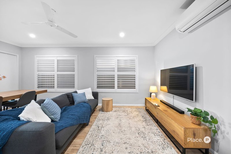 Photo - 4 Lincoln Crescent, Upper Kedron QLD 4055 - Image 2