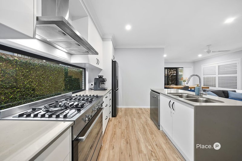 Photo - 4 Lincoln Crescent, Upper Kedron QLD 4055 - Image 3
