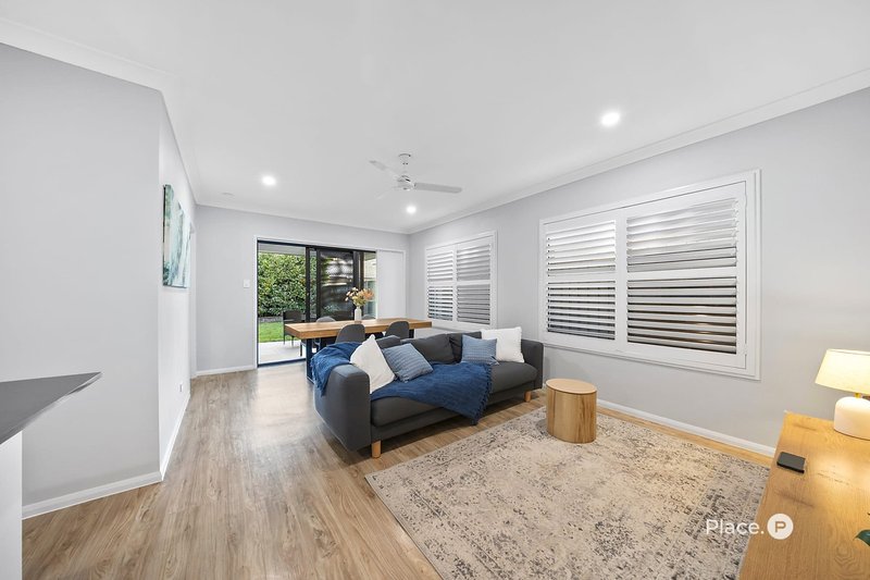 Photo - 4 Lincoln Crescent, Upper Kedron QLD 4055 - Image 5
