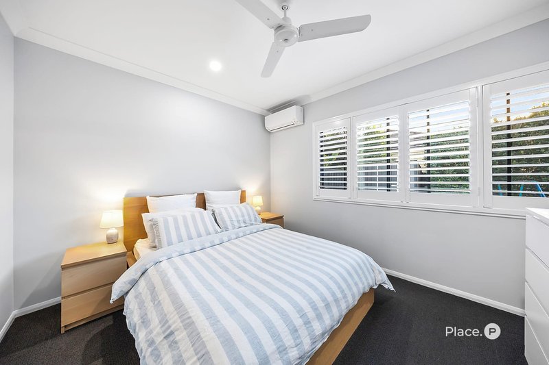 Photo - 4 Lincoln Crescent, Upper Kedron QLD 4055 - Image 9
