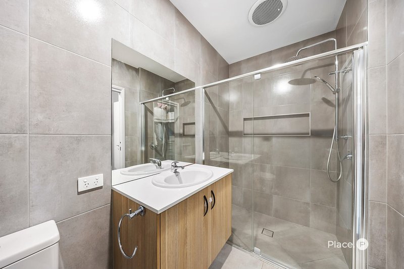Photo - 4 Lincoln Crescent, Upper Kedron QLD 4055 - Image 10