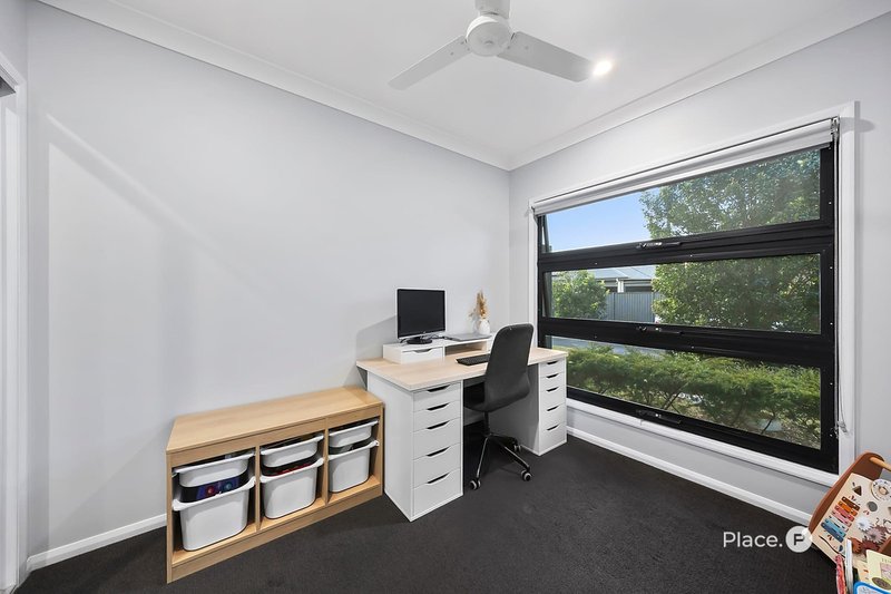 Photo - 4 Lincoln Crescent, Upper Kedron QLD 4055 - Image 12