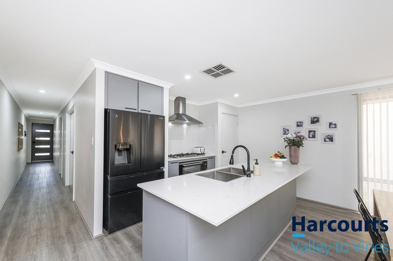 Photo - 4 Lindley Grange, Aveley WA 6069 - Image 3