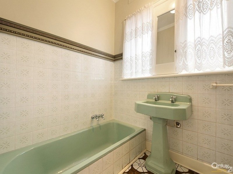 Photo - 4 Lindsay Street, Mckinnon VIC 3204 - Image 6