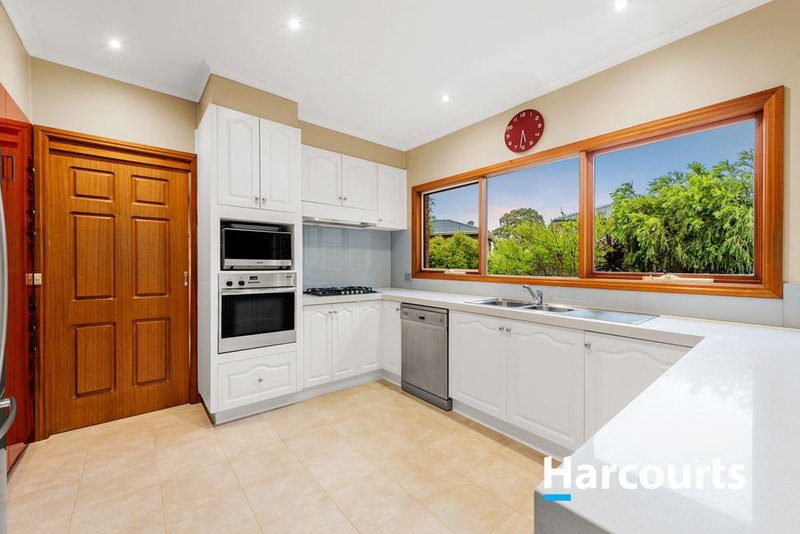 Photo - 4 Lisa Close, Wantirna South VIC 3152 - Image 4