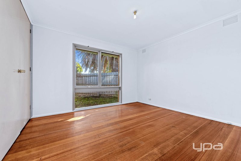 Photo - 4 Lisbon Court, Kings Park VIC 3021 - Image 7