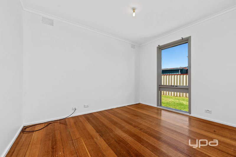 Photo - 4 Lisbon Court, Kings Park VIC 3021 - Image 8