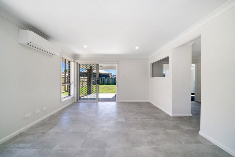 Photo - 4 Little Court, Morayfield QLD 4506 - Image 5