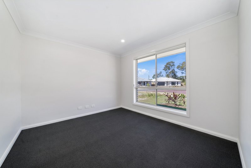 Photo - 4 Little Court, Morayfield QLD 4506 - Image 6