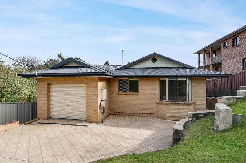 4 Little Place, Warrawong NSW 2502