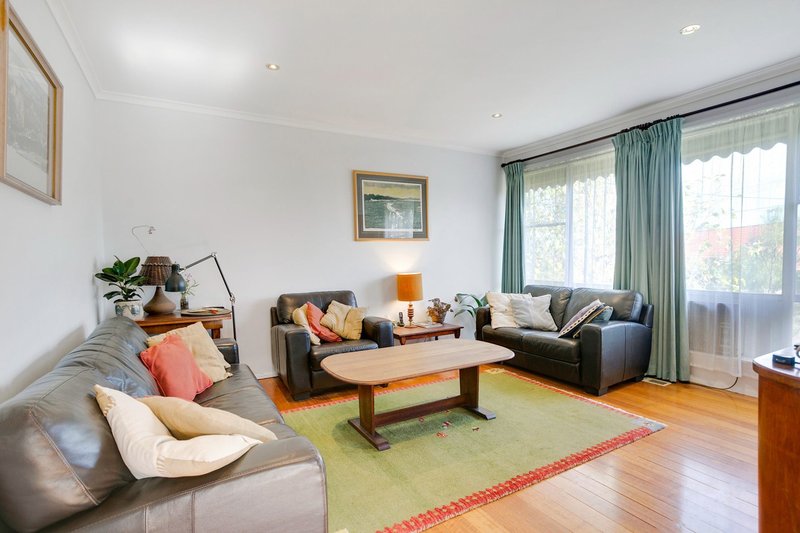 Photo - 4 Lobator Street, Frankston North VIC 3200 - Image 3