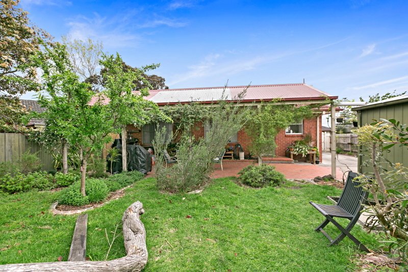 Photo - 4 Lobator Street, Frankston North VIC 3200 - Image 10