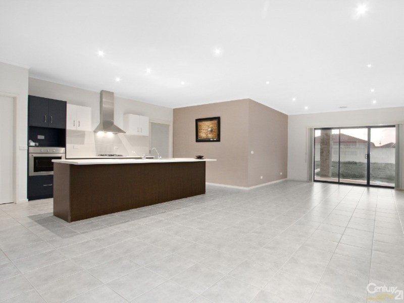 Photo - 4 Lobelia Street, Pakenham VIC 3810 - Image 4