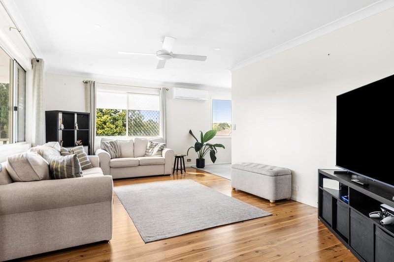 Photo - 4 Loch Street, Centenary Heights QLD 4350 - Image 5