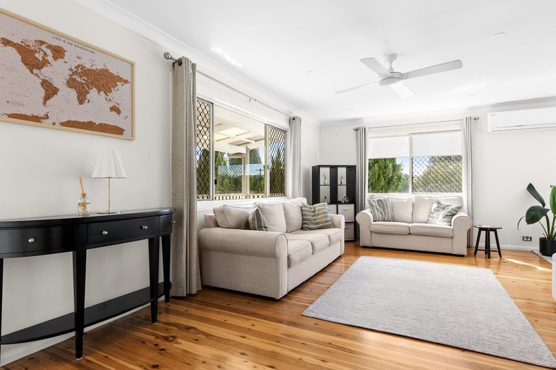 Photo - 4 Loch Street, Centenary Heights QLD 4350 - Image 6