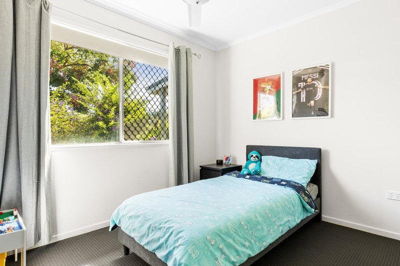 Photo - 4 Loch Street, Centenary Heights QLD 4350 - Image 12