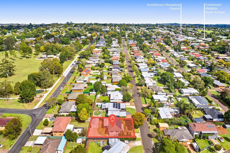 Photo - 4 Loch Street, Centenary Heights QLD 4350 - Image 23