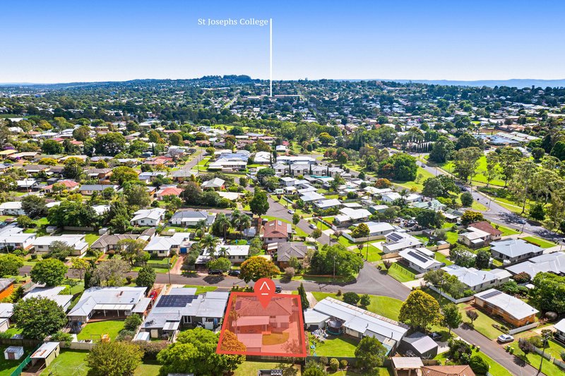 Photo - 4 Loch Street, Centenary Heights QLD 4350 - Image 24