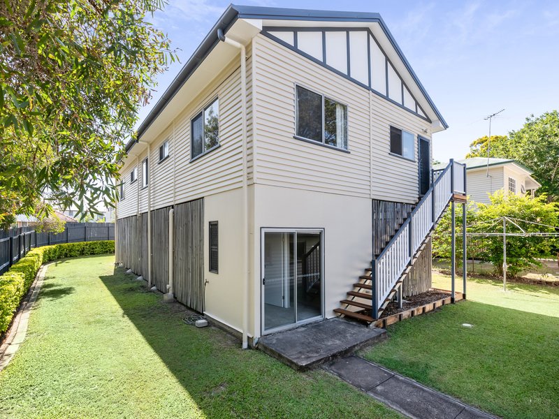 Photo - 4 Logan Avenue, Oxley QLD 4075 - Image 2