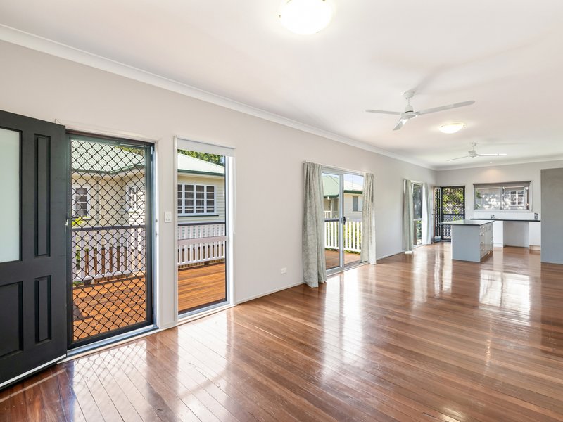 Photo - 4 Logan Avenue, Oxley QLD 4075 - Image 3