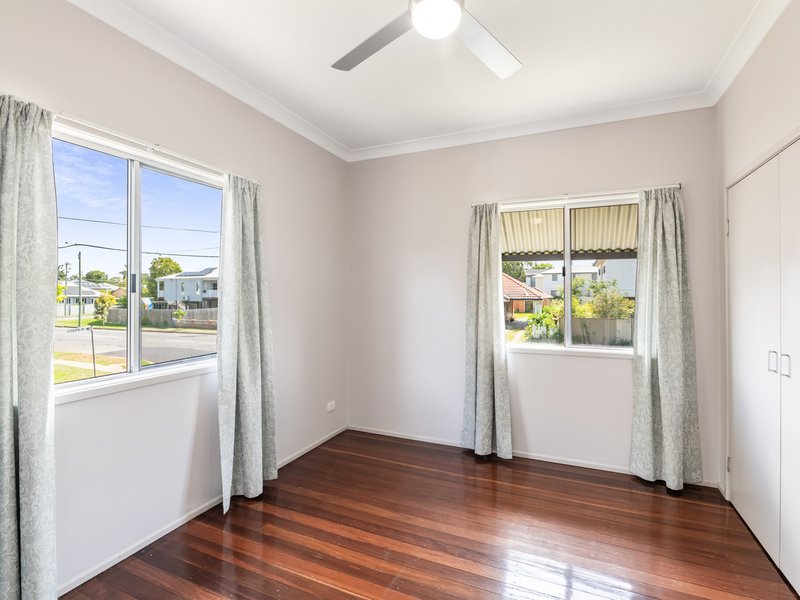 Photo - 4 Logan Avenue, Oxley QLD 4075 - Image 10