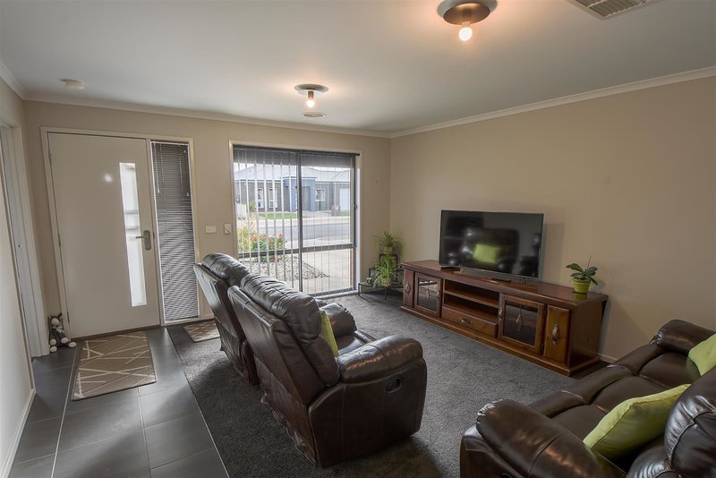 Photo - 4 Logan Street, Horsham VIC 3400 - Image 5