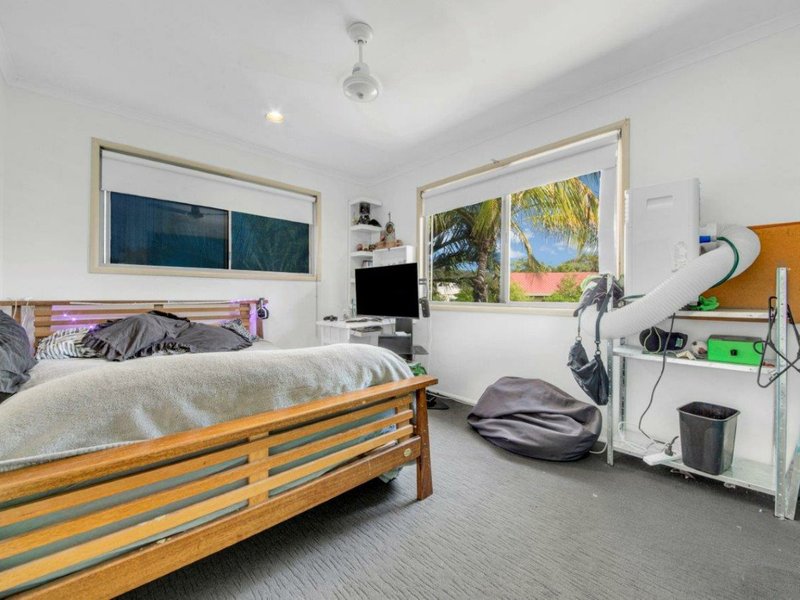 Photo - 4 Lomandra Street, Boyne Island QLD 4680 - Image 10