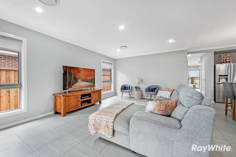 Photo - 4 Longmeadow Parkway, Box Hill NSW 2765 - Image 3