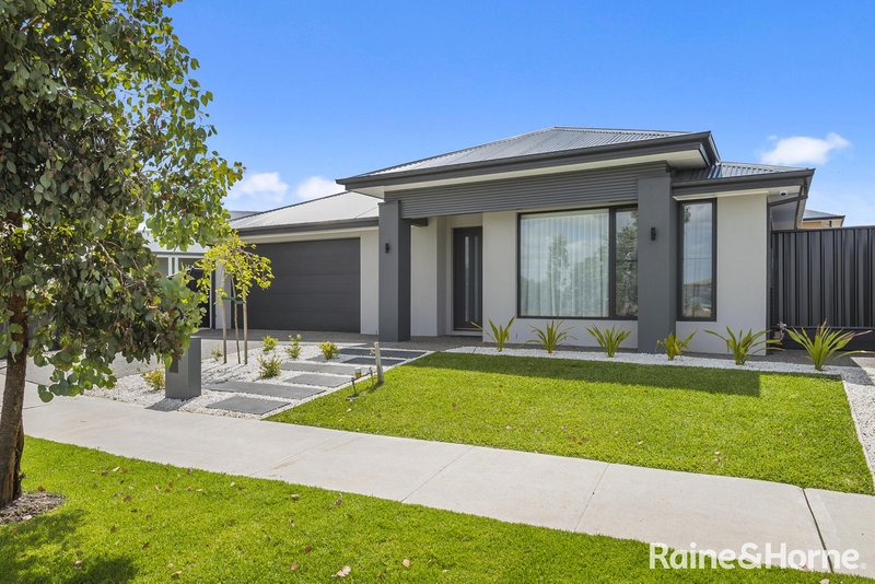 Photo - 4 Longtan Avenue, Sunbury VIC 3429 - Image 2