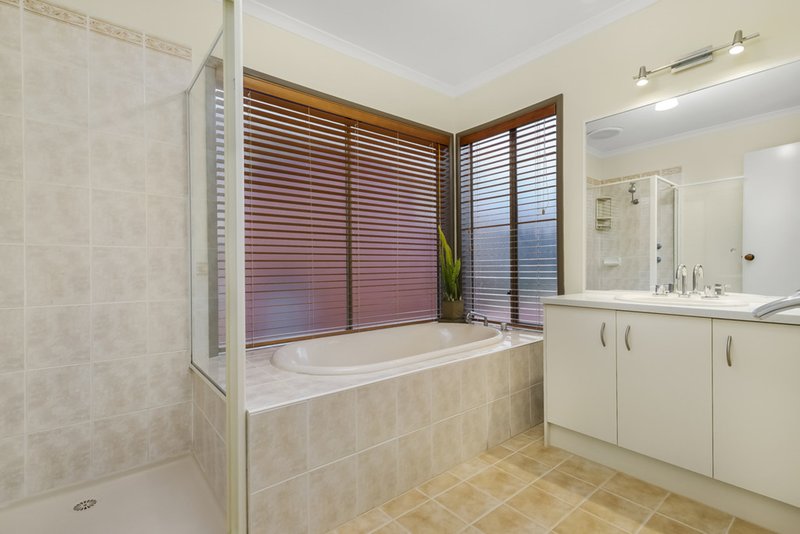 Photo - 4 Lori Place, Glen Waverley VIC 3150 - Image 7