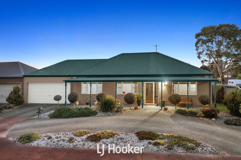 4 Louise Mack Walk, Lynbrook VIC 3975