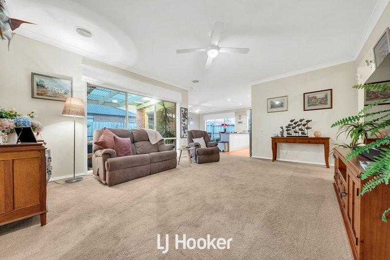 Photo - 4 Louise Mack Walk, Lynbrook VIC 3975 - Image 3