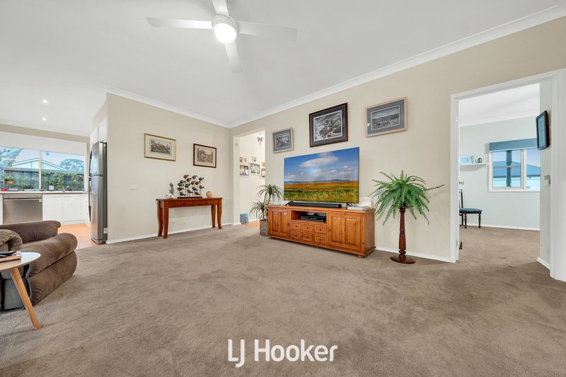 Photo - 4 Louise Mack Walk, Lynbrook VIC 3975 - Image 4