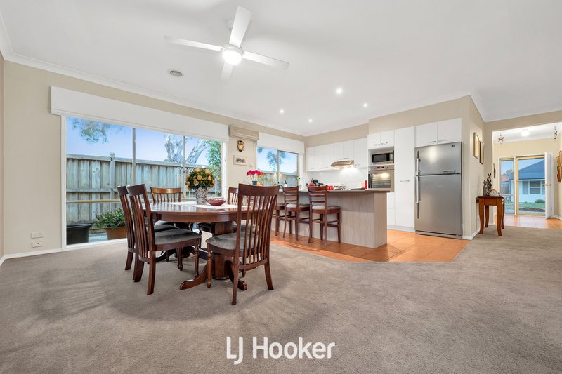 Photo - 4 Louise Mack Walk, Lynbrook VIC 3975 - Image 7