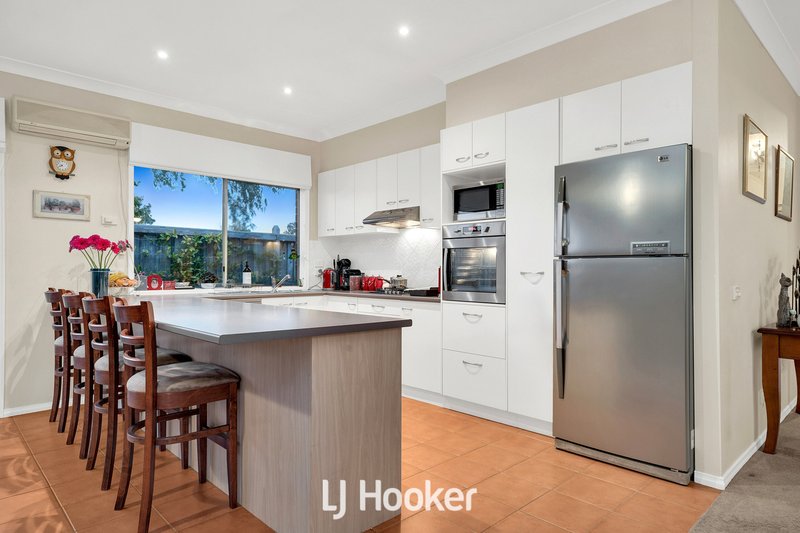 Photo - 4 Louise Mack Walk, Lynbrook VIC 3975 - Image 8