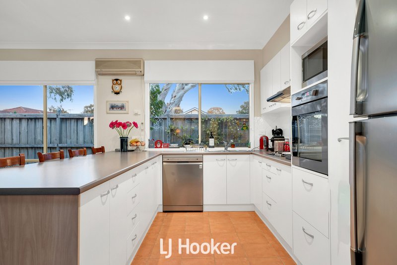 Photo - 4 Louise Mack Walk, Lynbrook VIC 3975 - Image 10