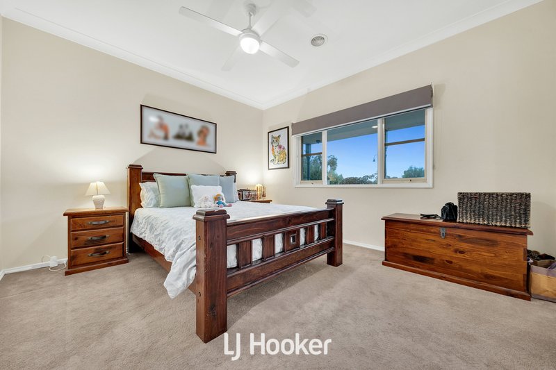 Photo - 4 Louise Mack Walk, Lynbrook VIC 3975 - Image 11