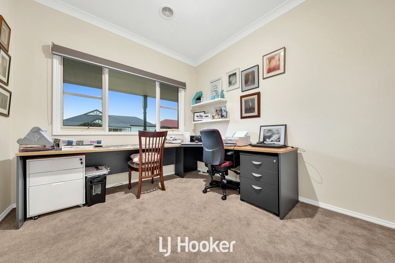 Photo - 4 Louise Mack Walk, Lynbrook VIC 3975 - Image 13