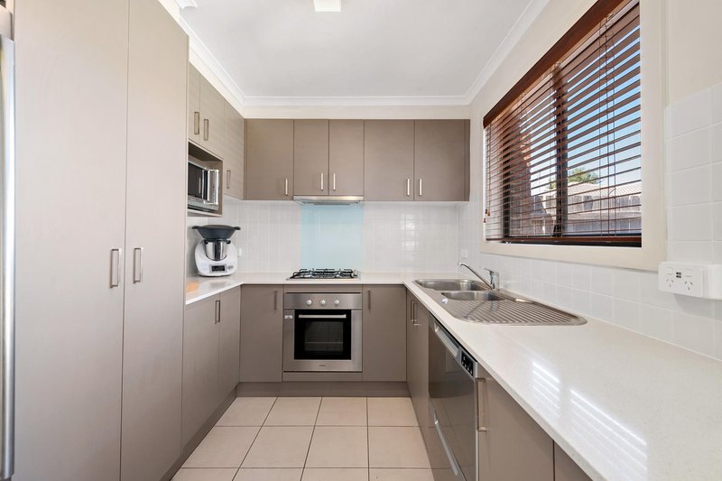 Photo - 4 Loveday Crescent, Casey ACT 2913 - Image 2