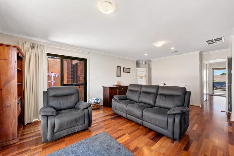 Photo - 4 Loveday Crescent, Casey ACT 2913 - Image 4