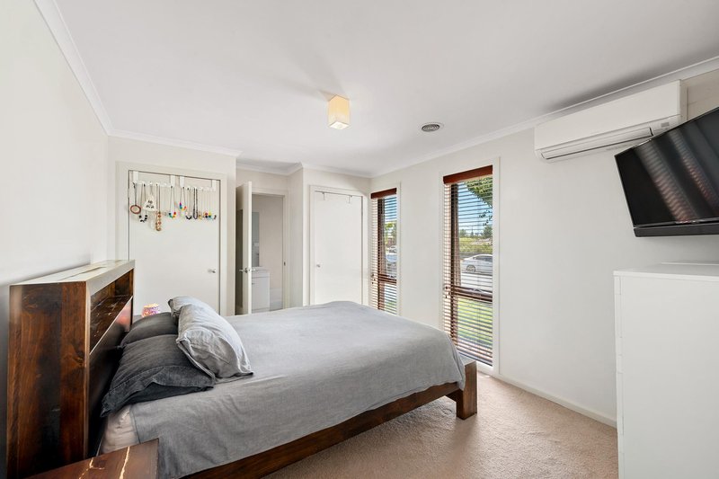 Photo - 4 Loveday Crescent, Casey ACT 2913 - Image 6