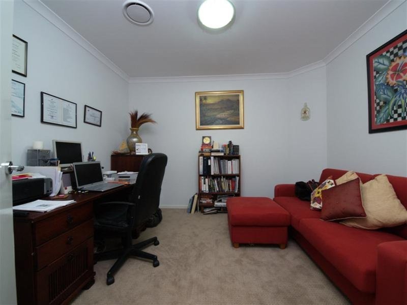 Photo - 4 Luke Court, Cashmere QLD 4500 - Image 18