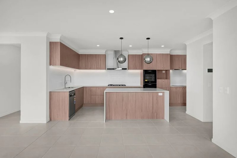 Photo - 4 Lunar Street, Flagstone QLD 4280 - Image 4