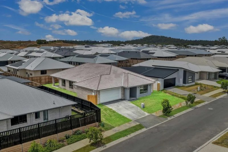 Photo - 4 Lunar Street, Flagstone QLD 4280 - Image 13
