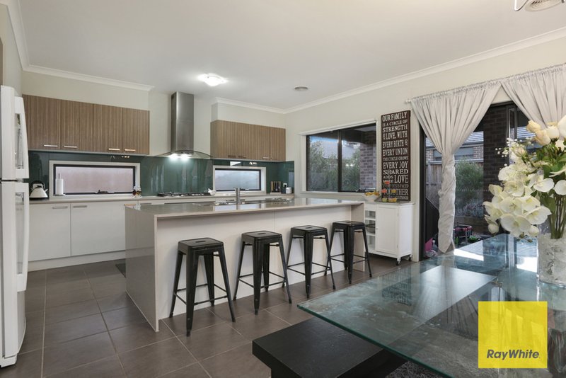Photo - 4 Lure Avenue, Point Cook VIC 3030 - Image 5