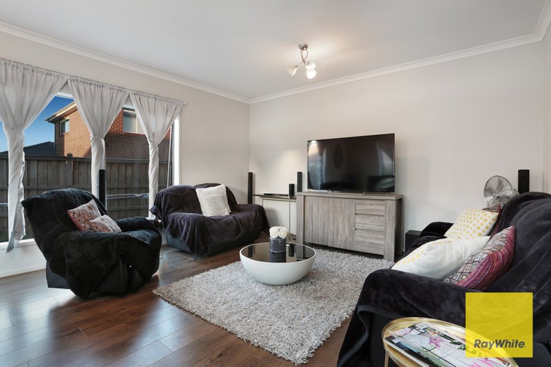 Photo - 4 Lure Avenue, Point Cook VIC 3030 - Image 7