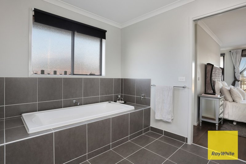 Photo - 4 Lure Avenue, Point Cook VIC 3030 - Image 11