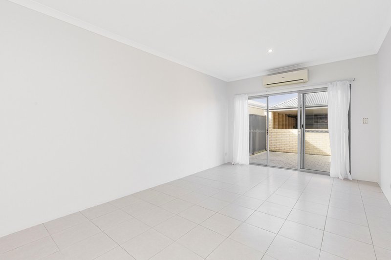 Photo - 4 Lutea Lane, Jindalee WA 6036 - Image 9