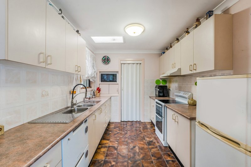 Photo - 4 Lyndley Street, Busby NSW 2168 - Image 4