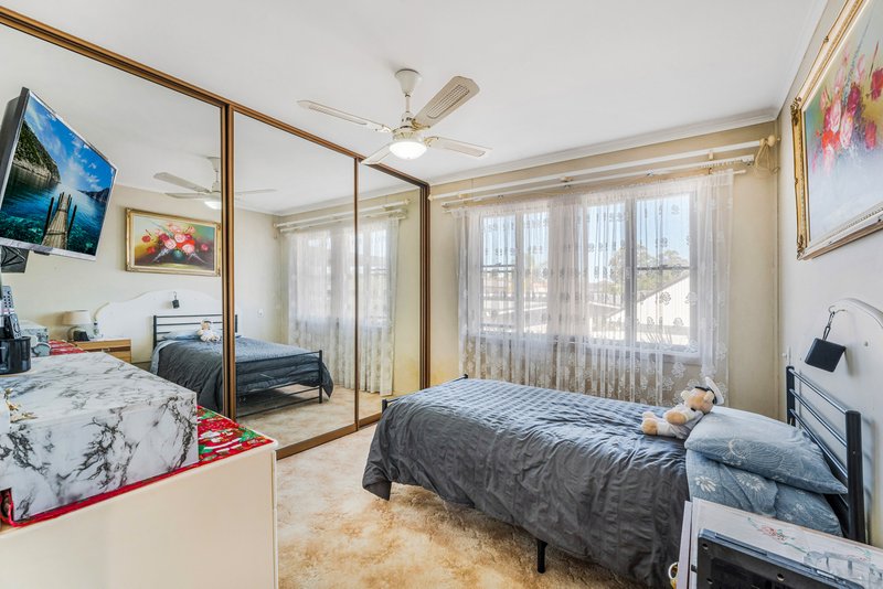 Photo - 4 Lyndley Street, Busby NSW 2168 - Image 6